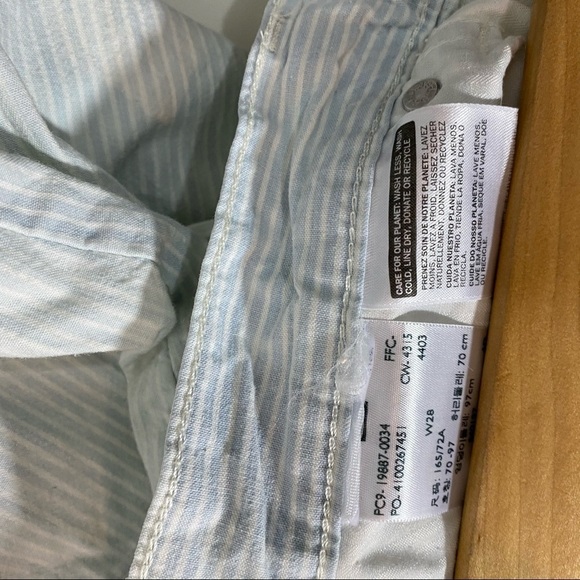 3 for $20 🌟Levi’s Pinstripe White and Blue Boyfriend Jeans - Picture 8 of 9